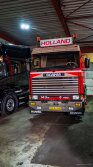 20251019-Tom-Holding-00403